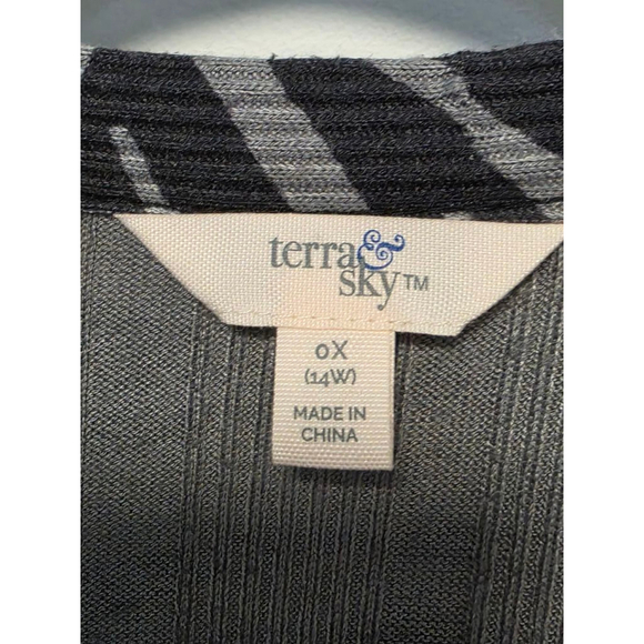 Women's Terra & Sky Cardigan Size 0X Gray & Black Zebra Print - Picture 4 of 7